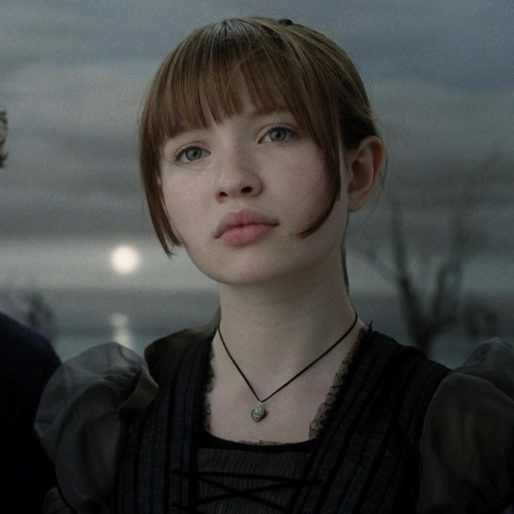 What would Violet Baudelaire do?
