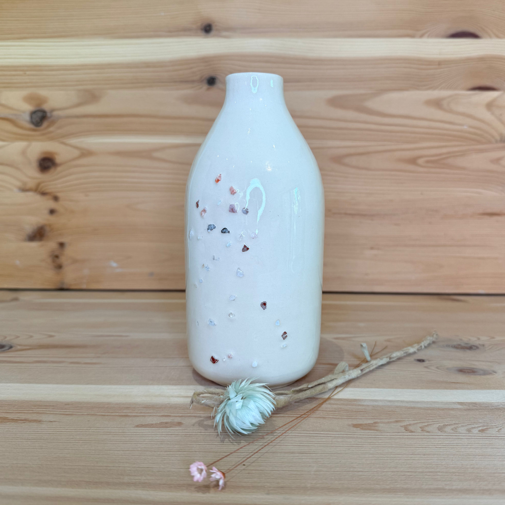 Vase avec incrustation de pierres semi-précieuses