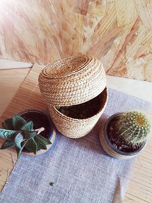 Boîte en paille naturelle, hand made, disponible en toutes tailles!