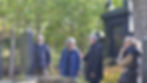 Carey Philpott mit Suhls Oberbürgermeister André Knapp auf dem Jüdischen Friedhof am Familiengrab der Simsons in Suhl.