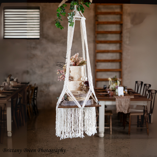 5 Creative Ways to Display Your Wedding Cake