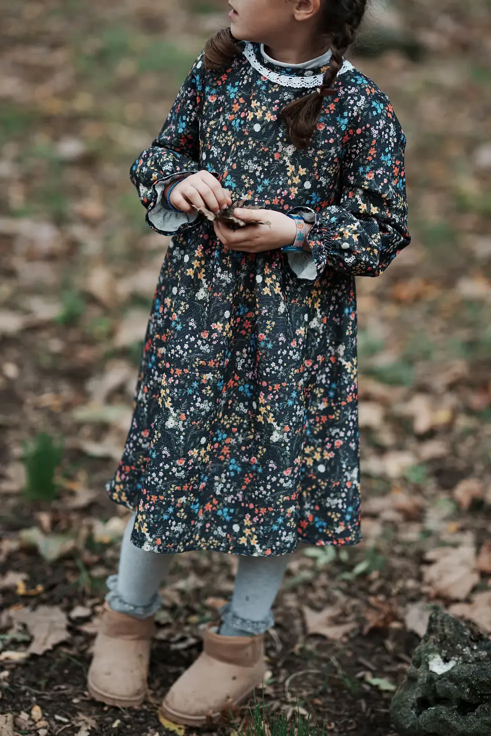 Lacivert İnce Fitilli Kadife Çiçekli Elbise