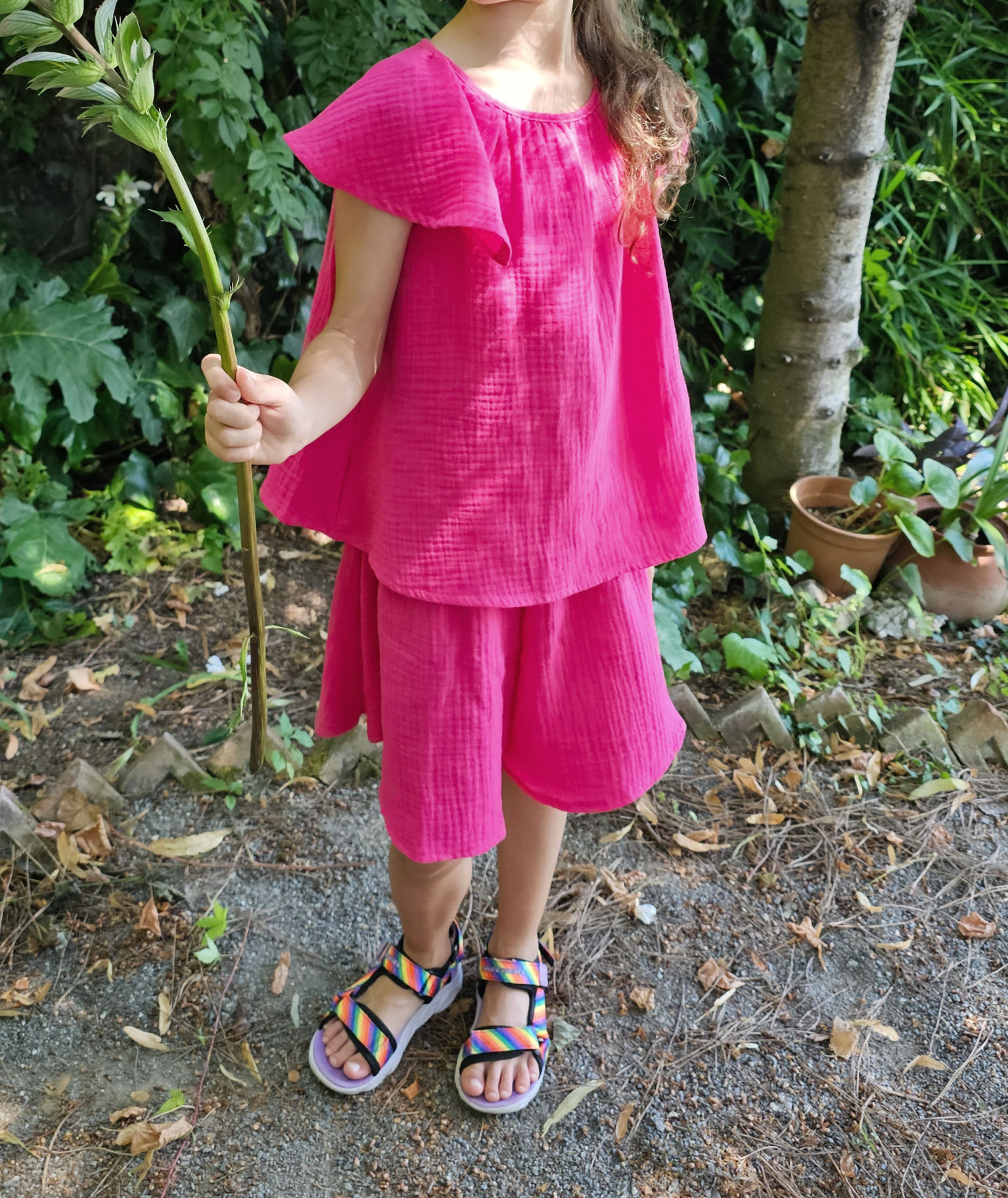 Kız çocuğu pembe müslin elbise ve şort takım