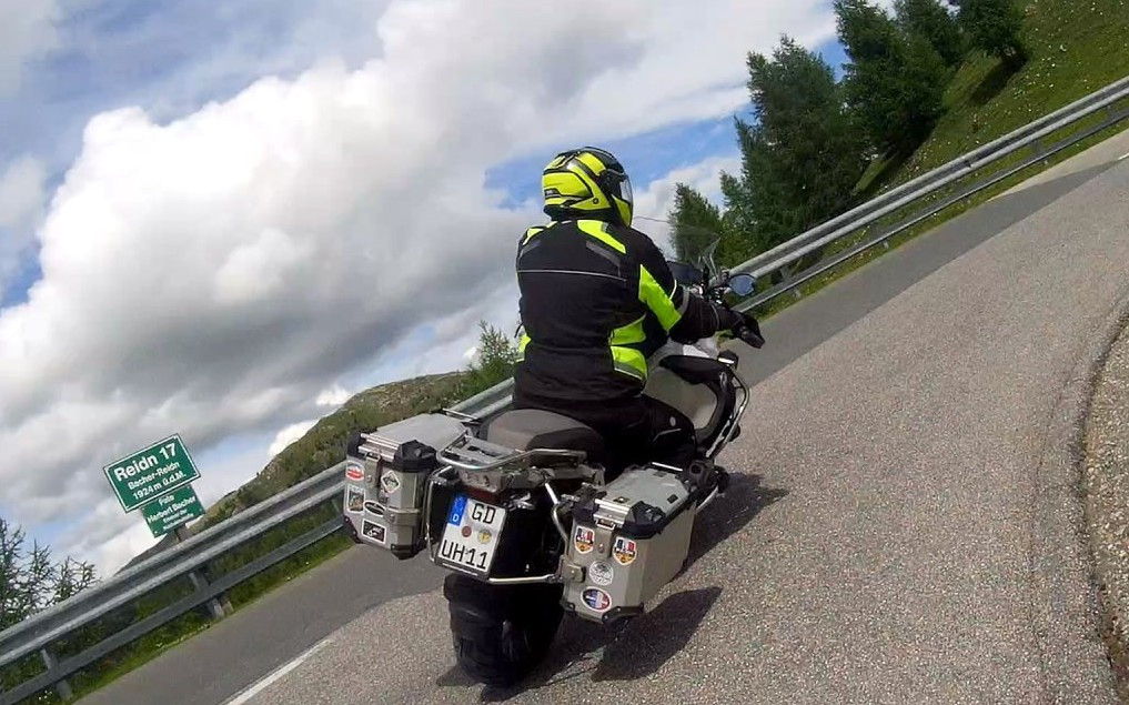 erfahrung langzeit test motorrad moto guzzi bmw gs motorradtourer