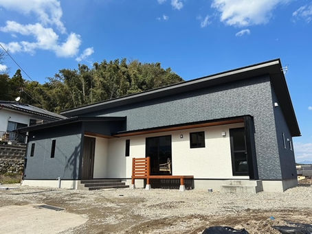 こんにちは！新築完成見学会開催、3月25日から3月29日まで、【夕方見学会14時から19時までやってます。】　仕事帰りにお寄り下さい。『場所球磨郡錦町木上東667　』　3月30日・31日土日見学会！午前10時から16時30分まで、ご自由にお越しください！　　　　　　　　建築工房なかむら㈱（球磨郡・人吉、新築工事）　　　デザインカーサ加盟店！　