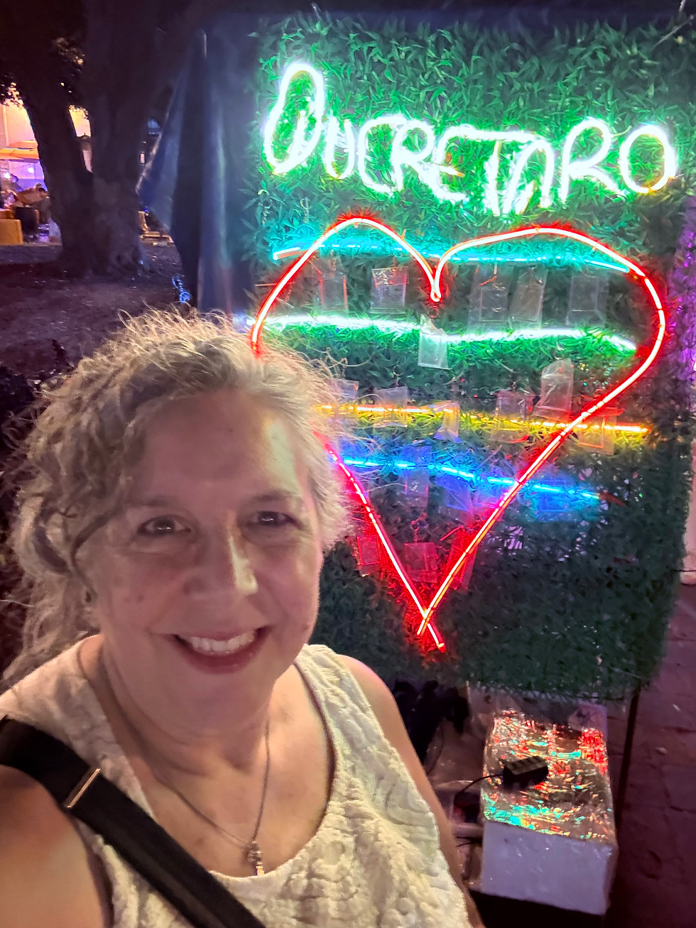 Linda in front of a Querétaro neon sign.