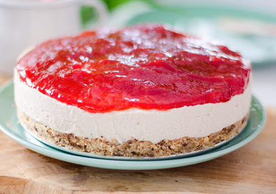 TARTA DE QUESO VEGANA CON MERMELADA DE FRESA (SIN HORNO)