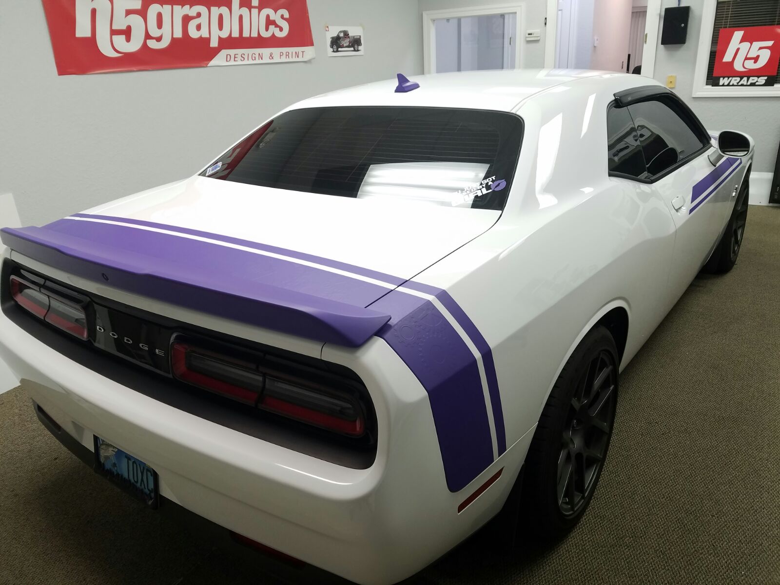 Dodge Challenger Strips 2