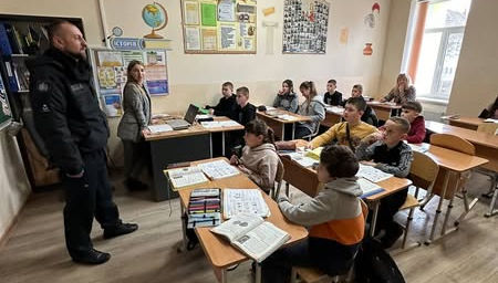 Зустріч з поліцейським офіцером громади