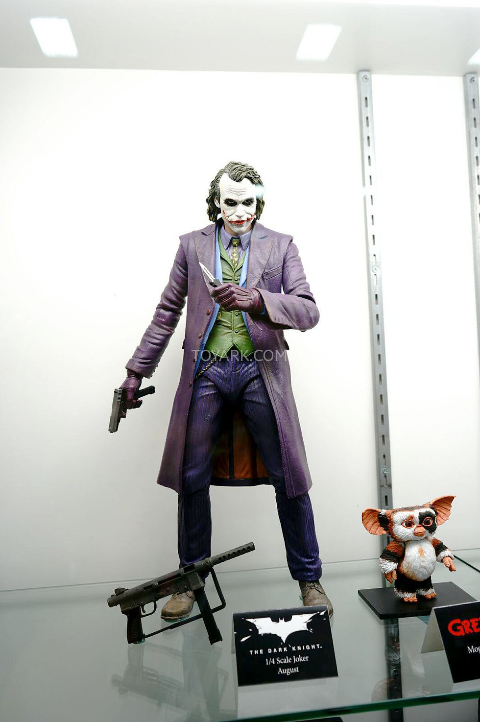 SDCC-2014-NECA-Quarter-Scale-Figures-004.jpg
