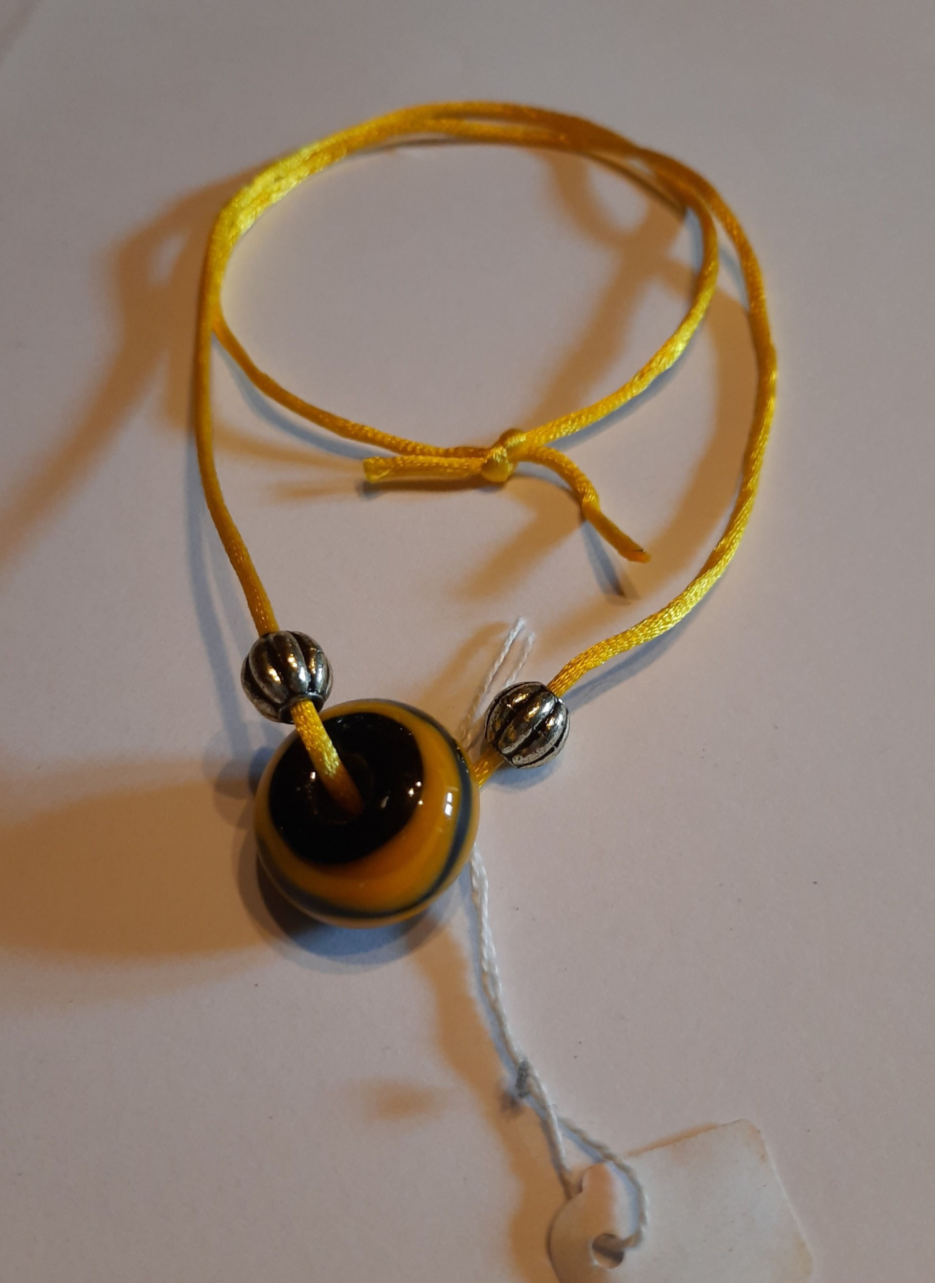 collier rayon jaune