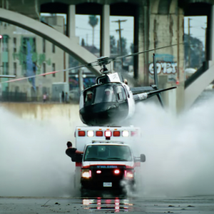 AMBULANCE : MICHAEL BAY