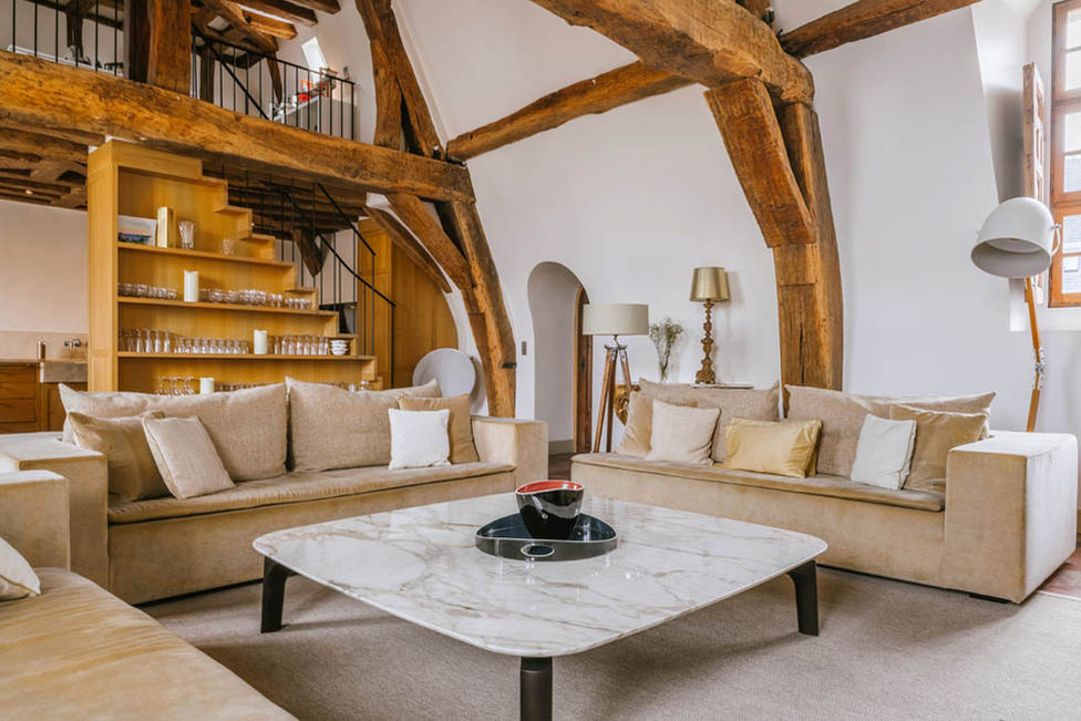 Un appartement mansardé haut de gamme aménagé par une décoratrice d'intérieur à Paris