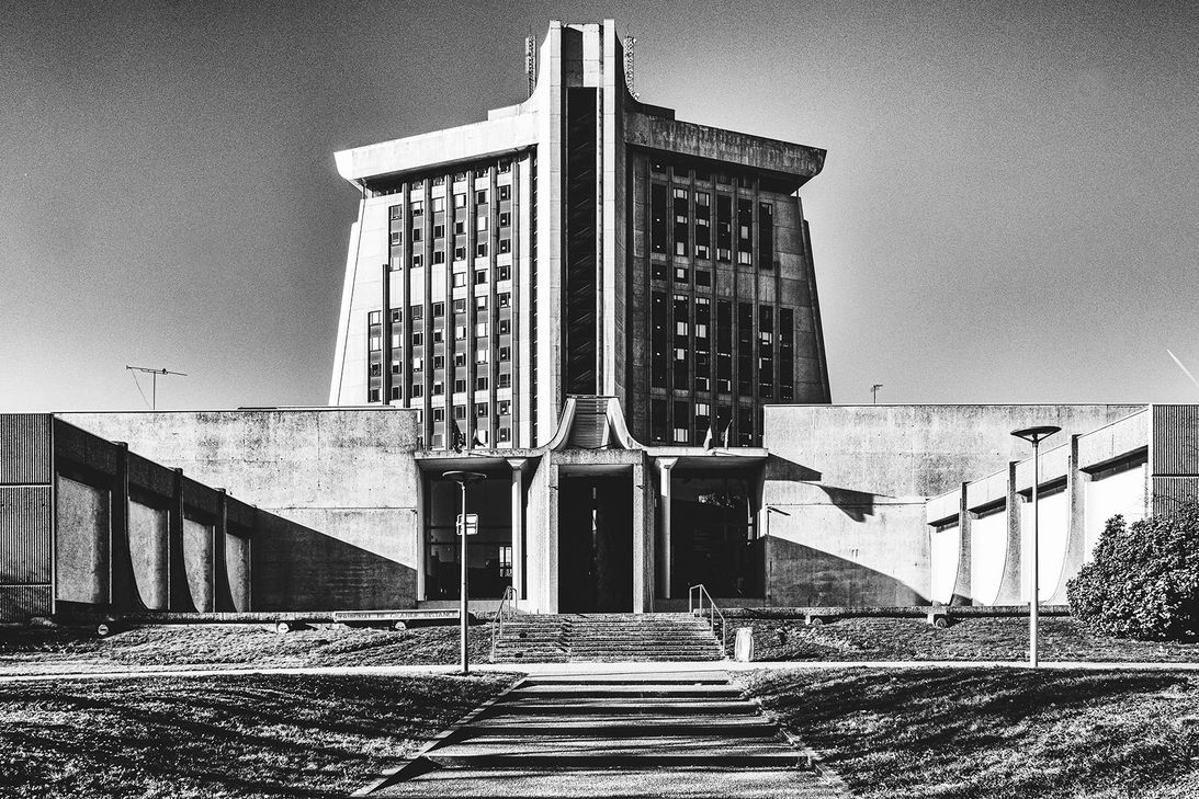 Tribunal de Créteil – façade brutaliste vue de face