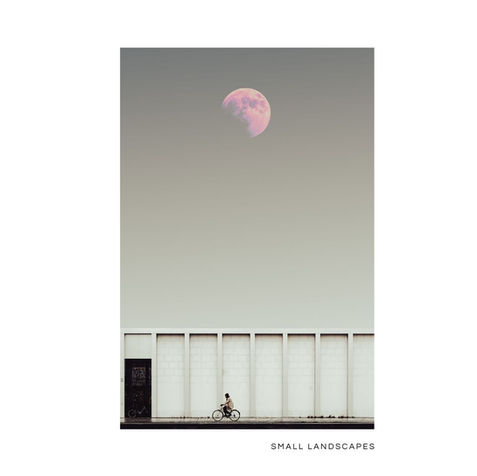 Photo minimaliste d'un paysage urbain avec un cycliste à Paris