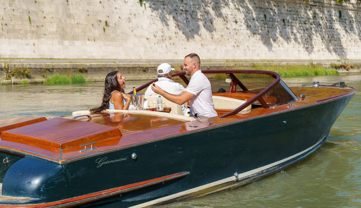 Rome marriage proposal on a private vintage boat at sunset on the Tiber