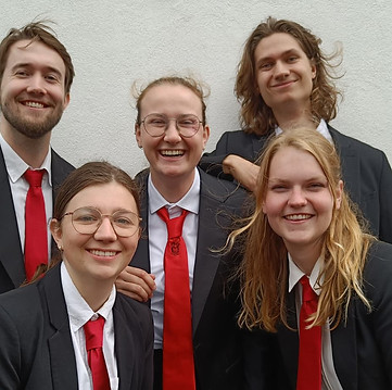 Bestuursfoto XX_edited.jpg