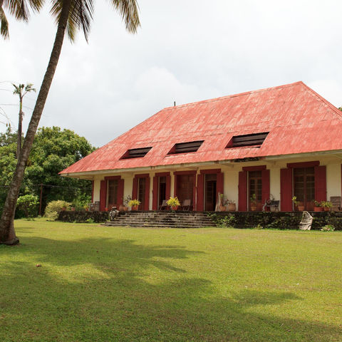 DISTILLERIE LONGUETEAU, GUADELOUPE