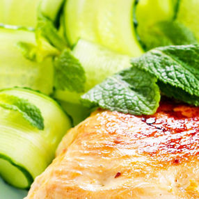 BLANC DE POULET FARCI AU PESTO TAGLIATELLES DE COURGETTES