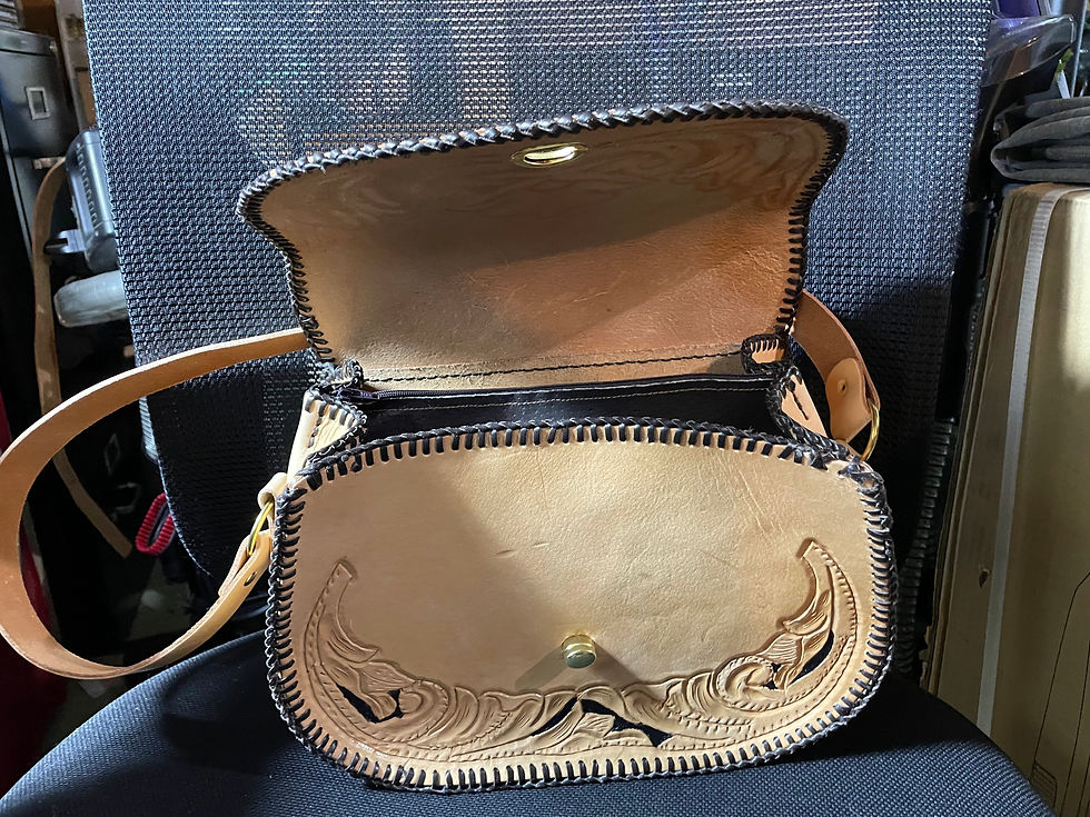 Thumbnail: Large Western-Style Purse