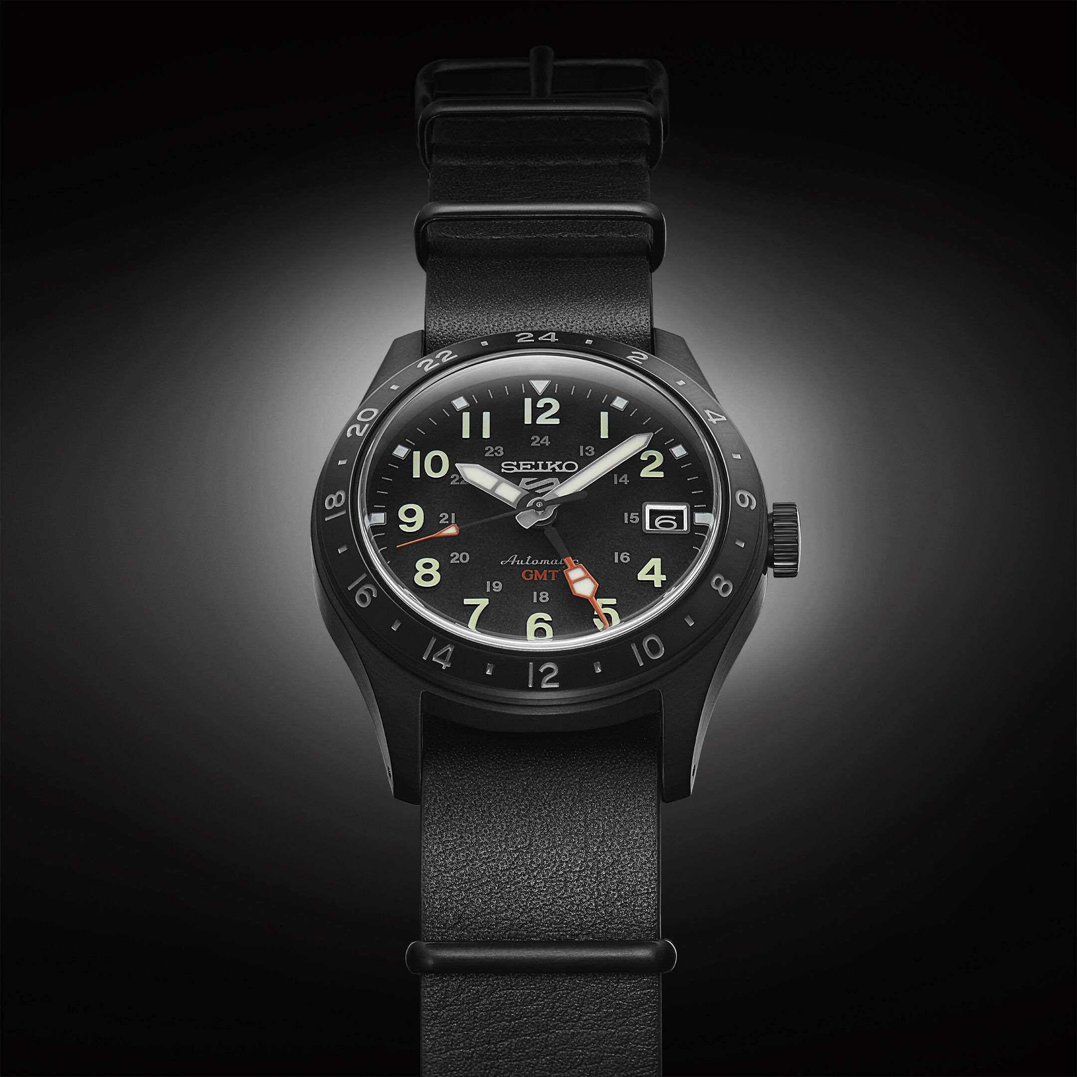 SSK025K1 | Field Series GMT Ø 39,4 mm Auto GMT Schwarz Leder