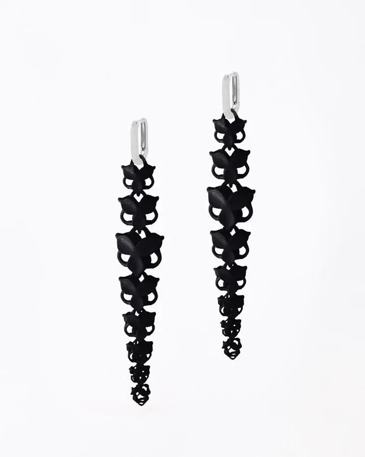 Boltenstern Fabnora Ohrringe Blossom Long Onyx Black by BLAHASCHMUCK WIEN
