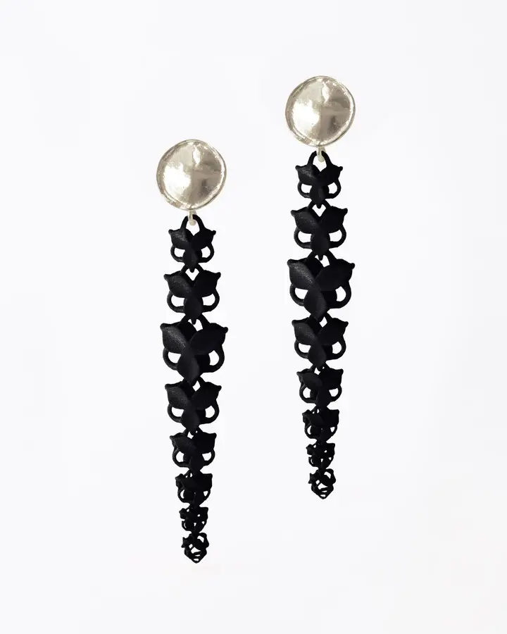 Boltenstern Fabnora Ohrringe Blossom Long Onyx Black by BLAHASCHMUCK WIEN