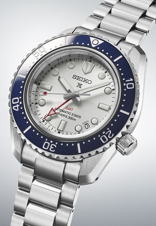SEIKO Prospex SPB519J1 GMT Automatic Diver’s 300 m mit weißem Zifferblatt, Edelstahlband und blauer Lünette