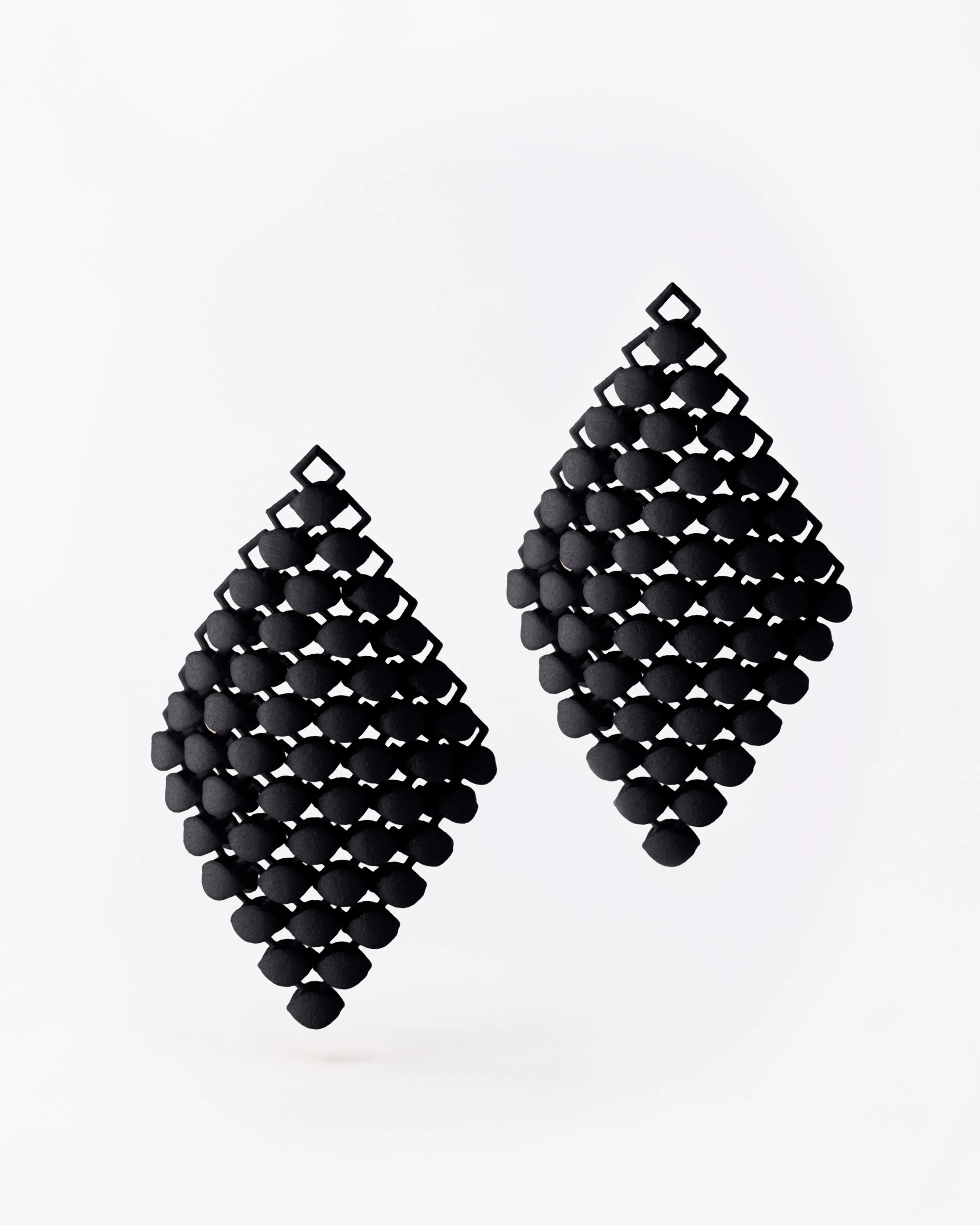 Boltenstern Fabnora Ohrringe Essence Small Onyx Black by BLAHASCHMUCK WIEN