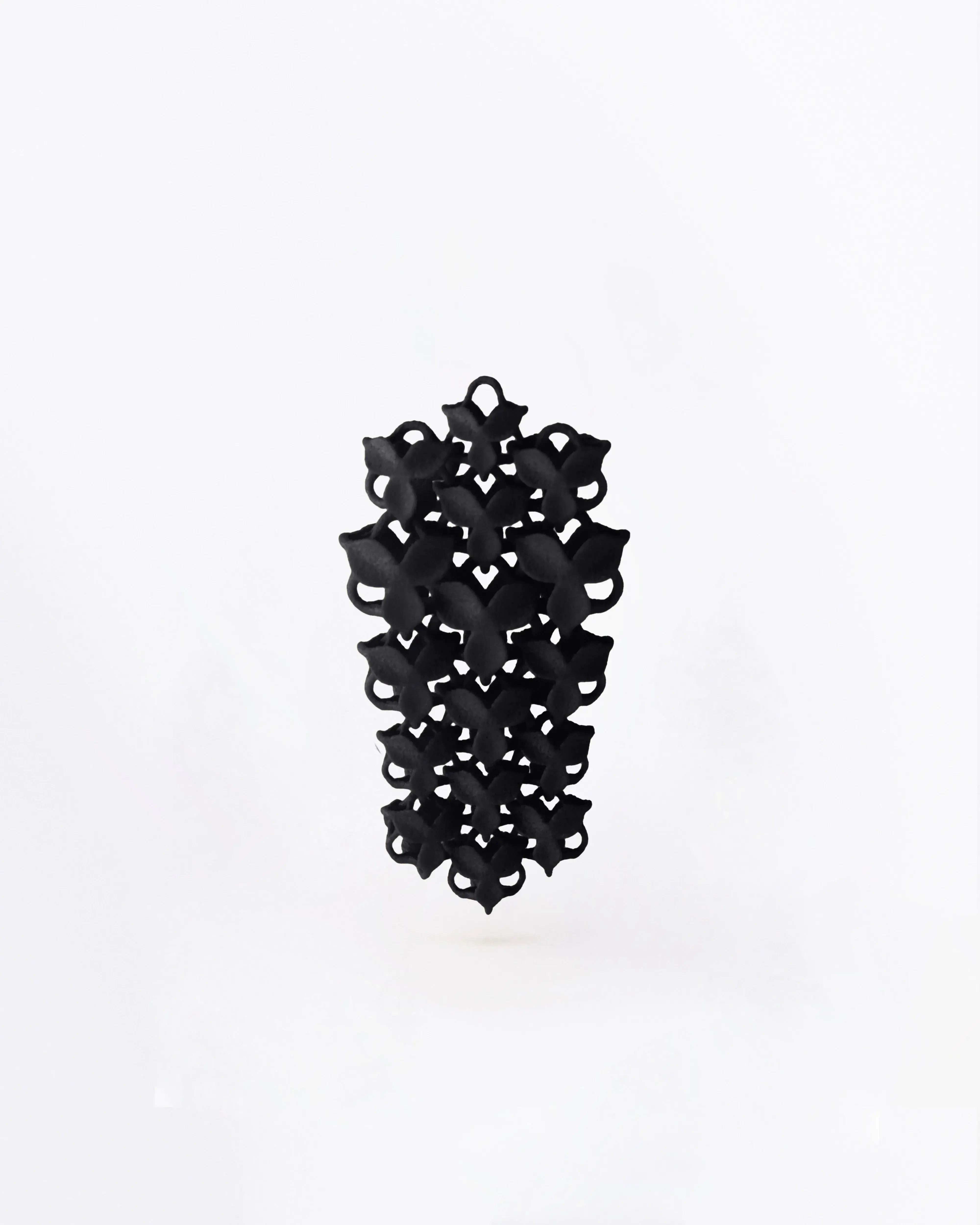 Boltenstern Fabnora Ohrringe Blossom Small Onyx Black by BLAHASCHMUCK WIEN