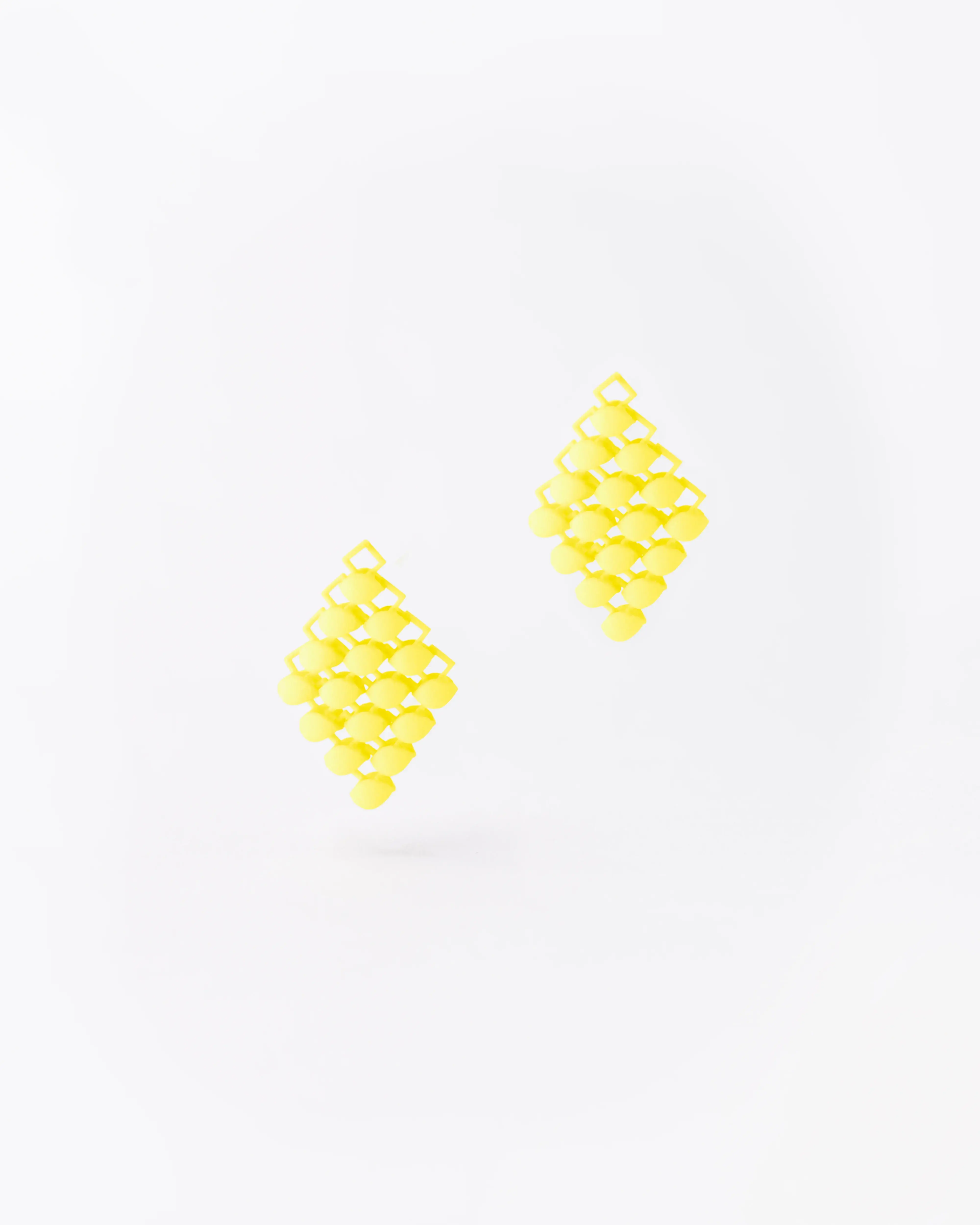 Diese austauschbaren 3D-gedruckten Anhänger können ganz einfach an Ihren Ohrringen befestigt werden. FABESSENCE Anhänger sind