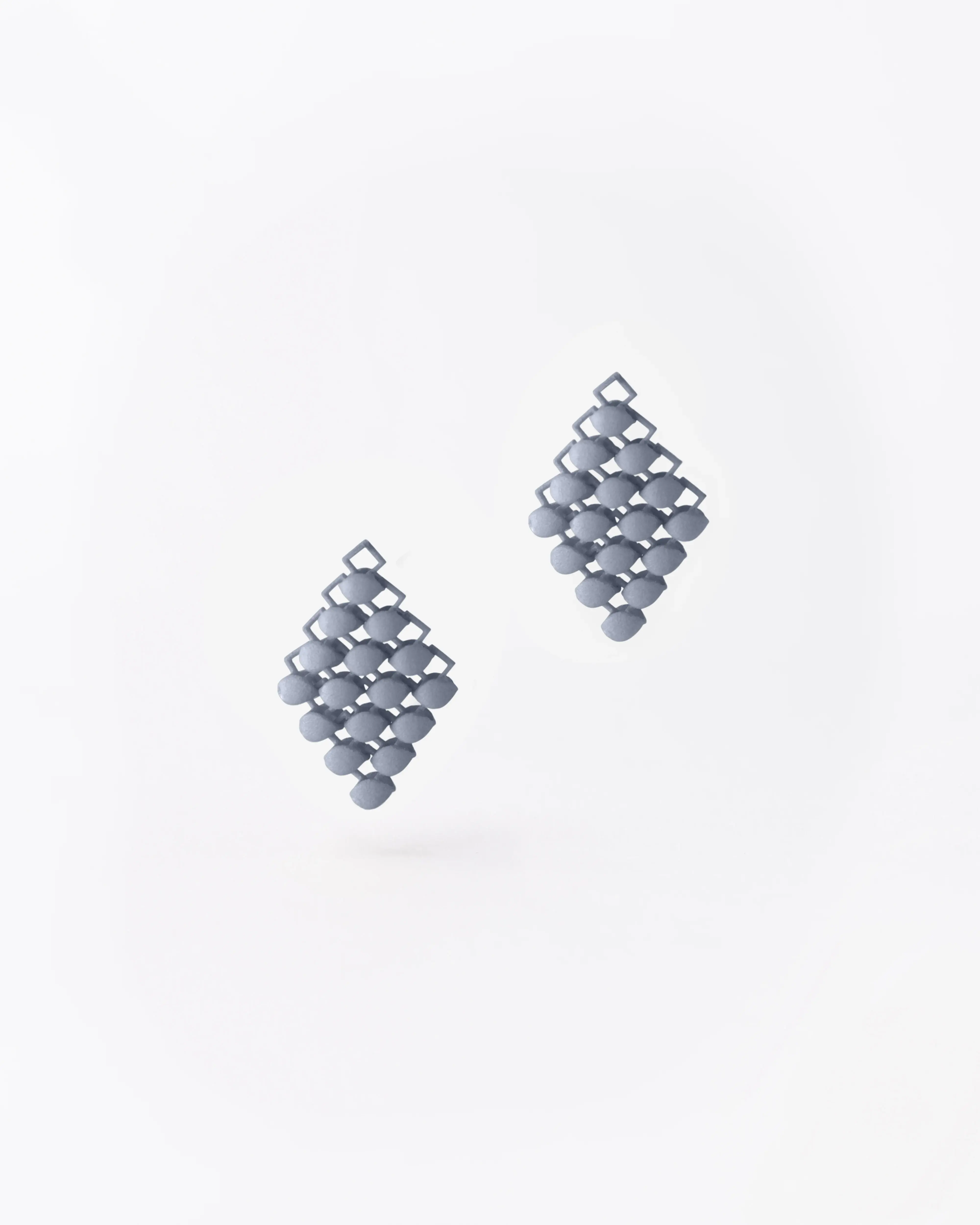 Boltenstern Fabnora Ohrringe Essence Mini Cool Grey by BLAHASCHMUCK WIEN