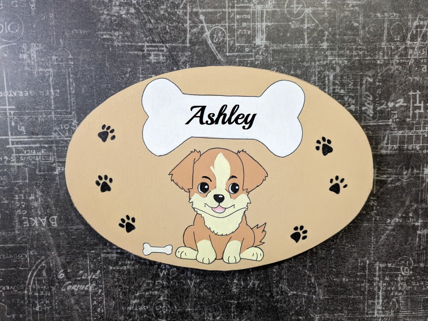 Plaque de porte petit chien personnalisable en bois