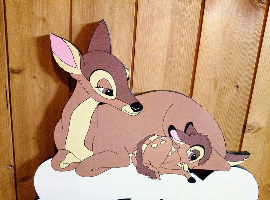 Miniature : porte-manteau en forme  de nuage décoré avec maman faon et son bébé personnalisé avec je t'aime