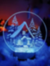 Lampe LED Chalet Noël gravée main 7 couleurs ambiance hivernale. Idée cadeau Noël. Couleur blanche