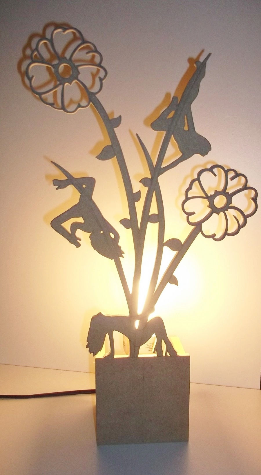 Miniature : Lampe en bois silhouettes danseuses pole dance