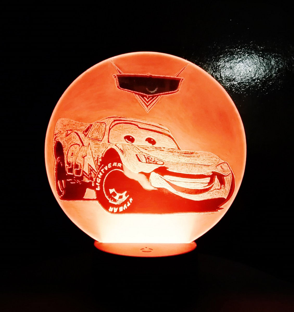 Lampe LED tactile voiture Cars Flash Mac Queen de couleur rouge