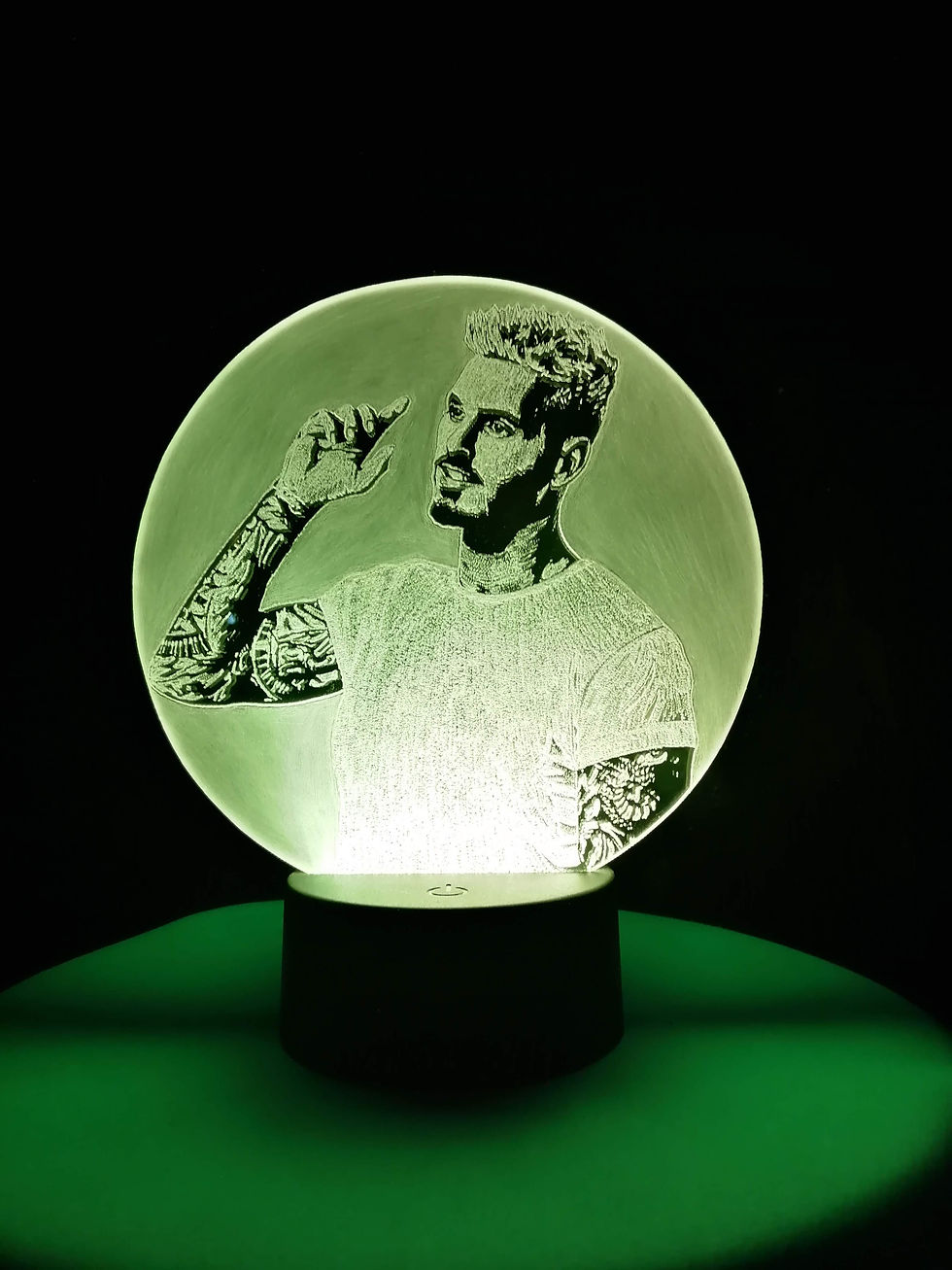 Miniature : lampe LED tactile MPokora de couleur jaune