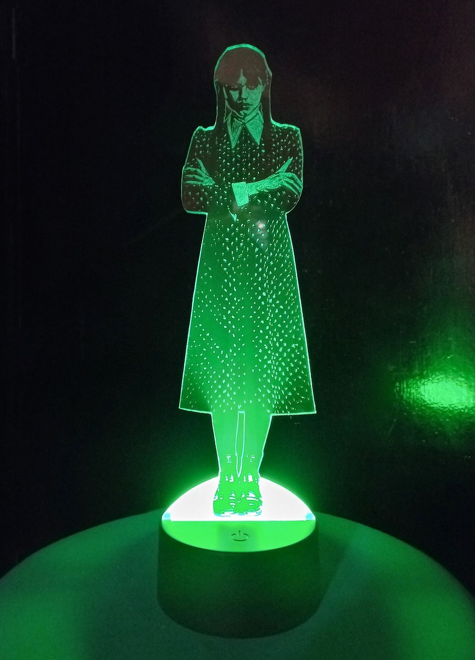 Miniature : lampe LED tactile à l'image de Mercredi de couleur verte