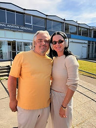 Rencontre Katy Perry et Mr PAVIOT Gérant Les créations en bois de Maryline