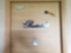 prénom en bois en lettres attachées avec le mouton merlin peint de couleur bleu foncé