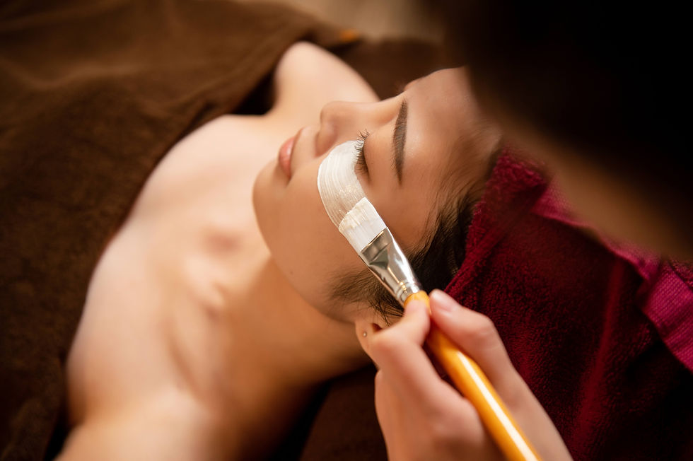 隨著全球健康與美學意識的提升，美容產業正邁入一個以「科技、人文與永續」為核心的新時代。2026年，台灣美業將迎來AI全面落地的關鍵年。從智慧科技、永續美學到身心靈療癒，整個產業正逐步轉型為兼具專業、創新與人文溫度的「全人美學經濟」。中華華梵美容美體保健協會根據長期觀察與產業研究指出：美業正從「技術導向」轉型為「體驗導向與科技融合」的智慧服務產業。這場變革，將重新定義「美」的價值，並改變教育、職涯與市場生態。