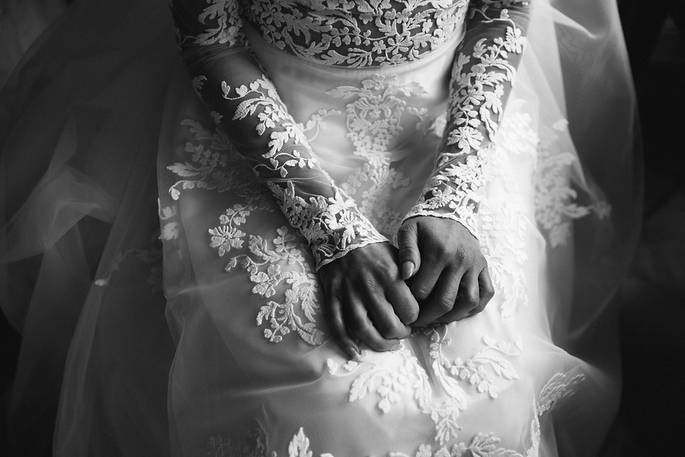 Getting Ready , Brautfrisur , Kokoro Berlin ,qaragma , braut Make-up Chignon , Weddinghair , Bridalhair , Haarschmuck , Brautschmuck , Hochsteckfrisur , mobiler Friseur berlin , Visagist für Hochzeit
