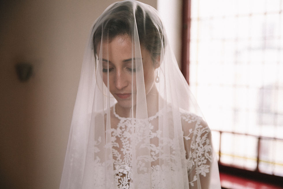 Getting Ready , Brautfrisur , Kokoro Berlin ,qaragma , braut Make-up Chignon , Weddinghair , Bridalhair , Haarschmuck , Brautschmuck , Hochsteckfrisur , mobiler Friseur berlin , Visagist für Hochzeit