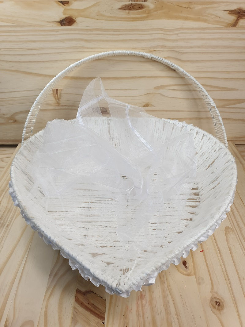 Miniature : Panier cœur avec pochette organdi blanc