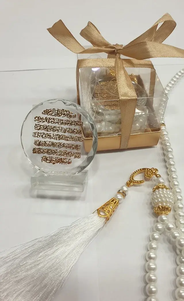 Mini Ayat-ul Kursi en cristal dore avec Boîte et tasbih dore ou Blanc Dore