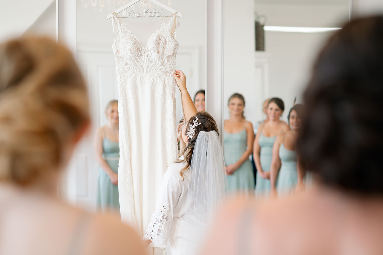 Getting ready for wedding in bridal suite
