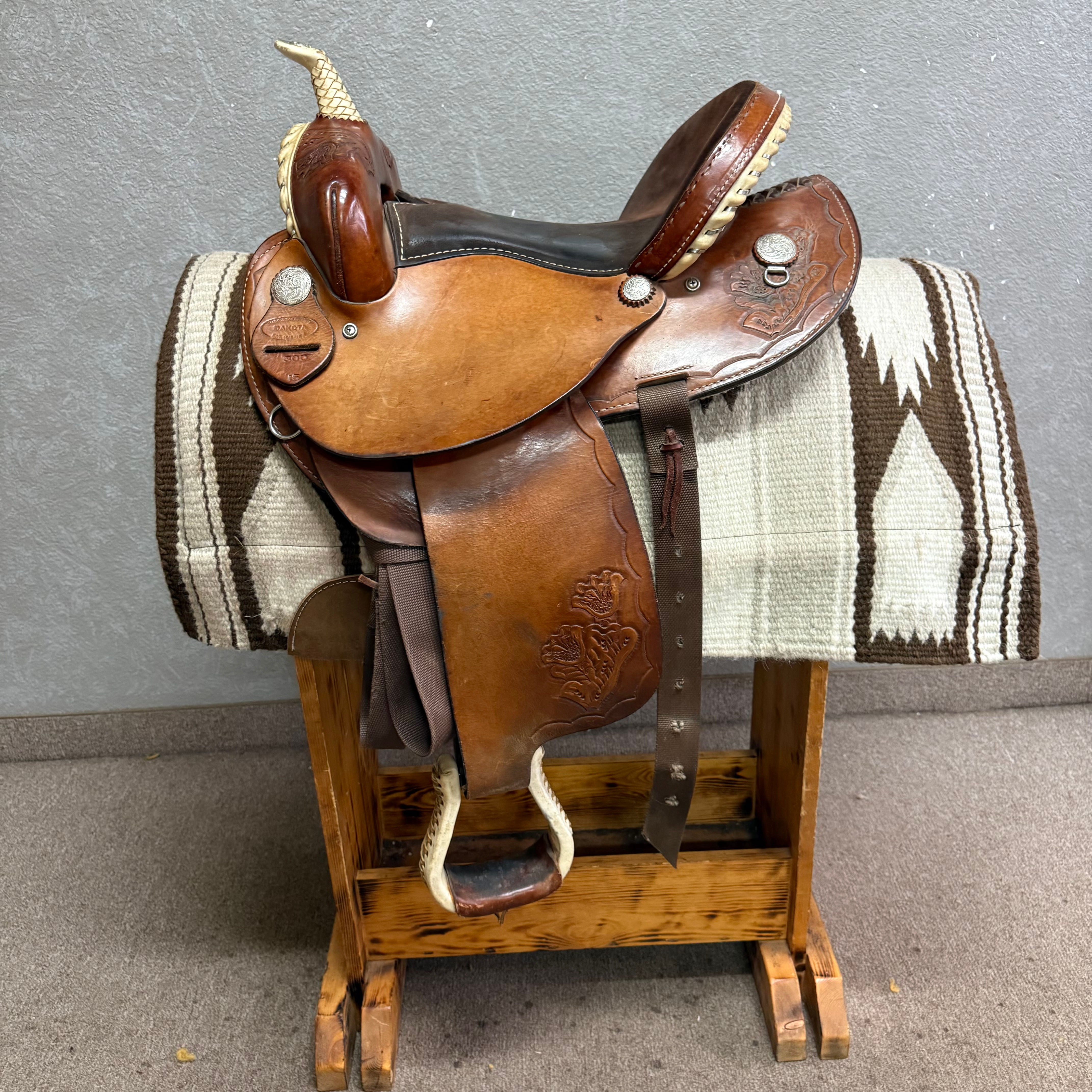 Used 15" Dakota Saddlery Barrel Saddle