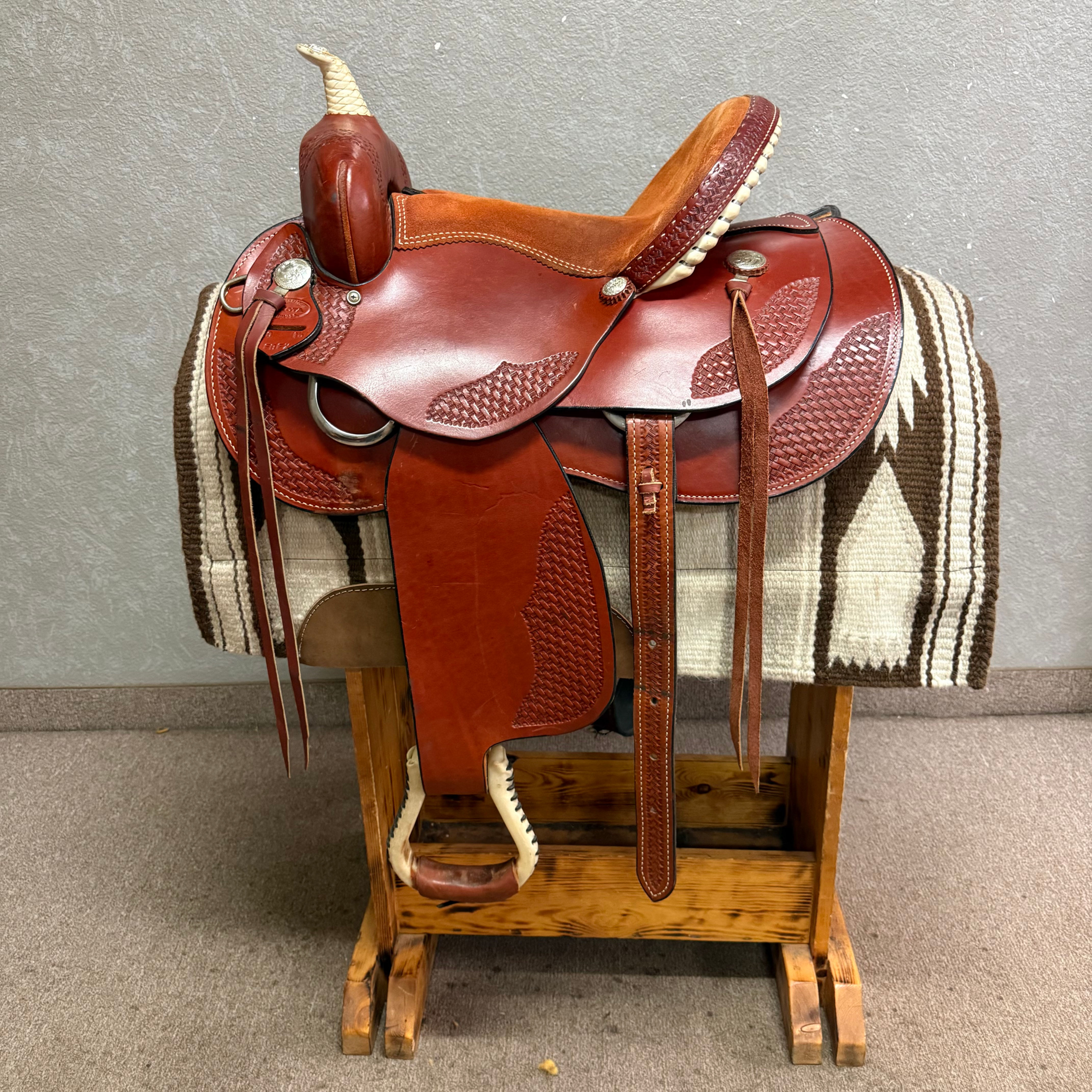 Used 15"Dakota Saddlery Barrel Saddle
