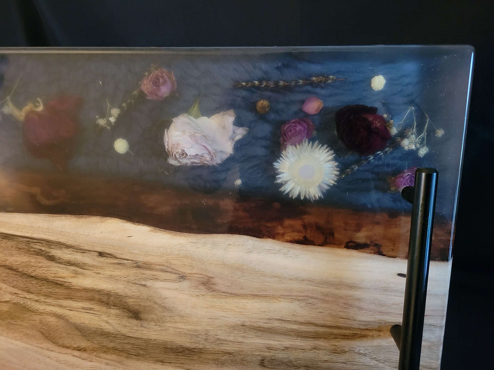 Thumbnail: Epoxy and dried flowers 